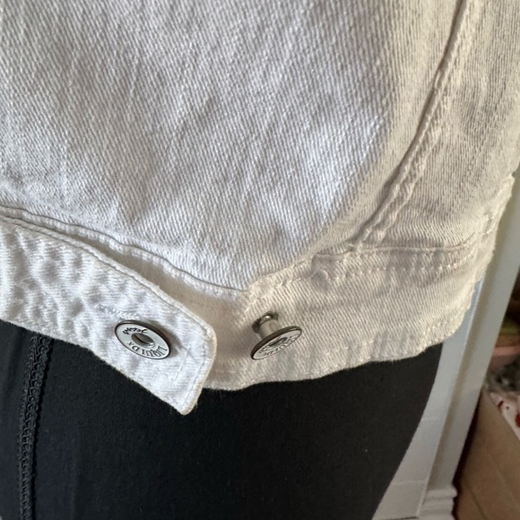 White Denim Sleeveless Jacket with lace in the back - Picture 4 of 4